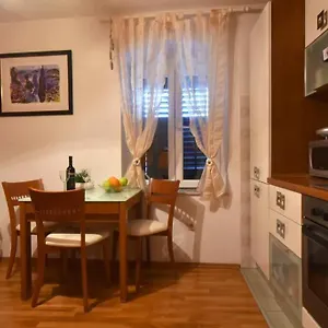 Cozy, Adorable Elizabeta Split